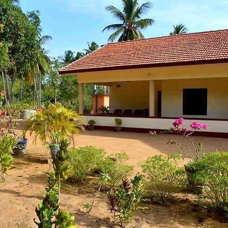 Yaswi Guest House Passikudah Exterior photo