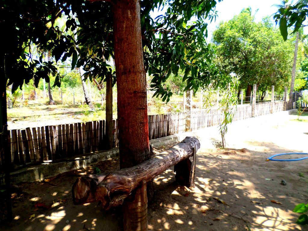 Yaswi Guest House Passikudah Exterior photo