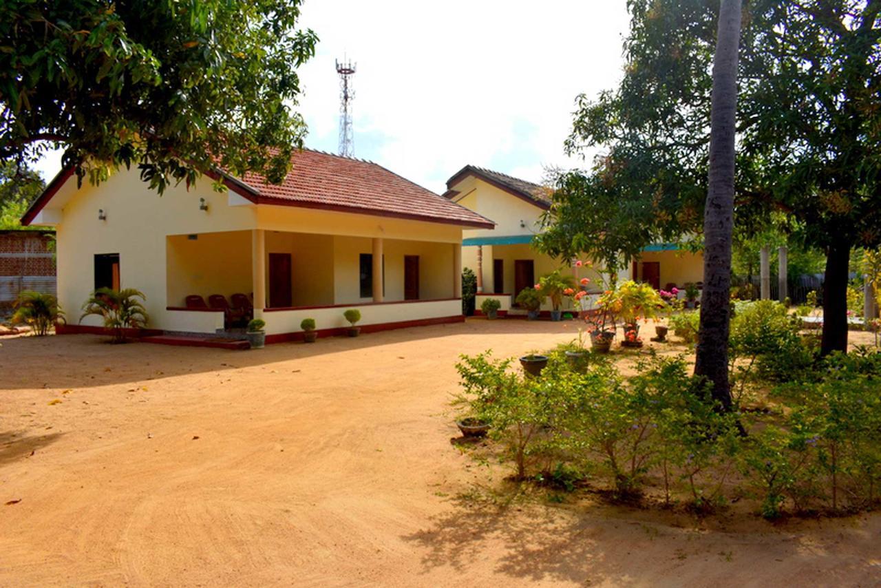 Yaswi Guest House Passikudah Exterior photo