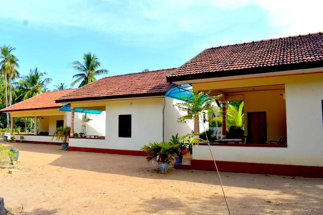 Yaswi Guest House Passikudah Exterior photo